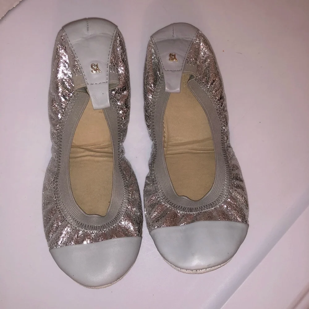 Yosi Samra Samantha flats new size 7 metallic silver gray foldable travel